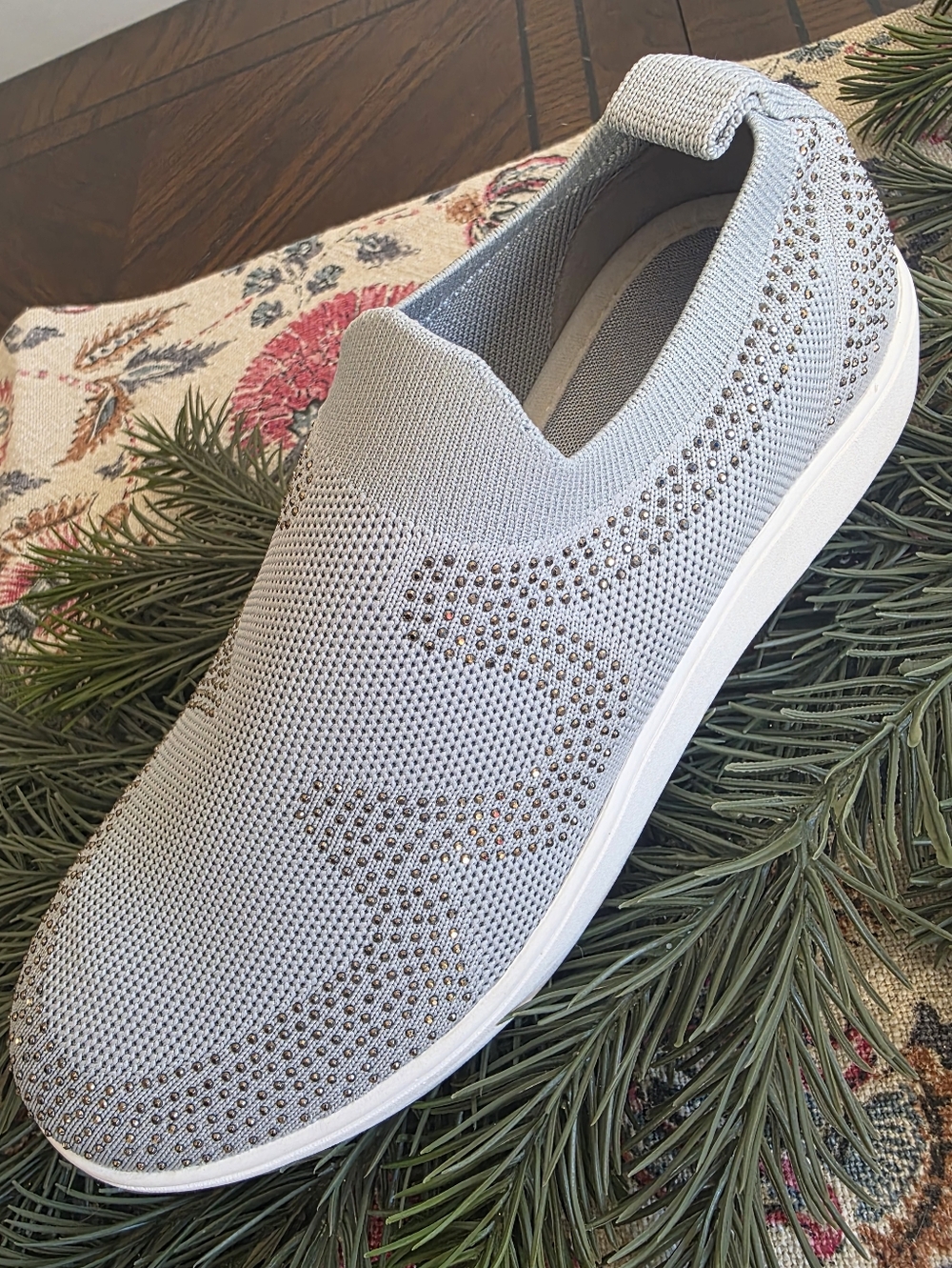 bernie mev. Women's Hikari Slip-on Sneakers in Grey